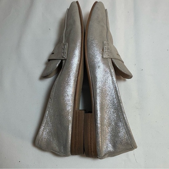 VINCE CAMUTO Sz 9.5 Penny Loafers Flats Almond Toe Cool Gold Colourway Leather - Picture 6 of 8